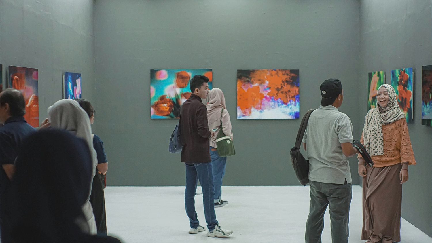 Organizing a Photo Exhibition: The Ultimate Guide to Printing & Presentation